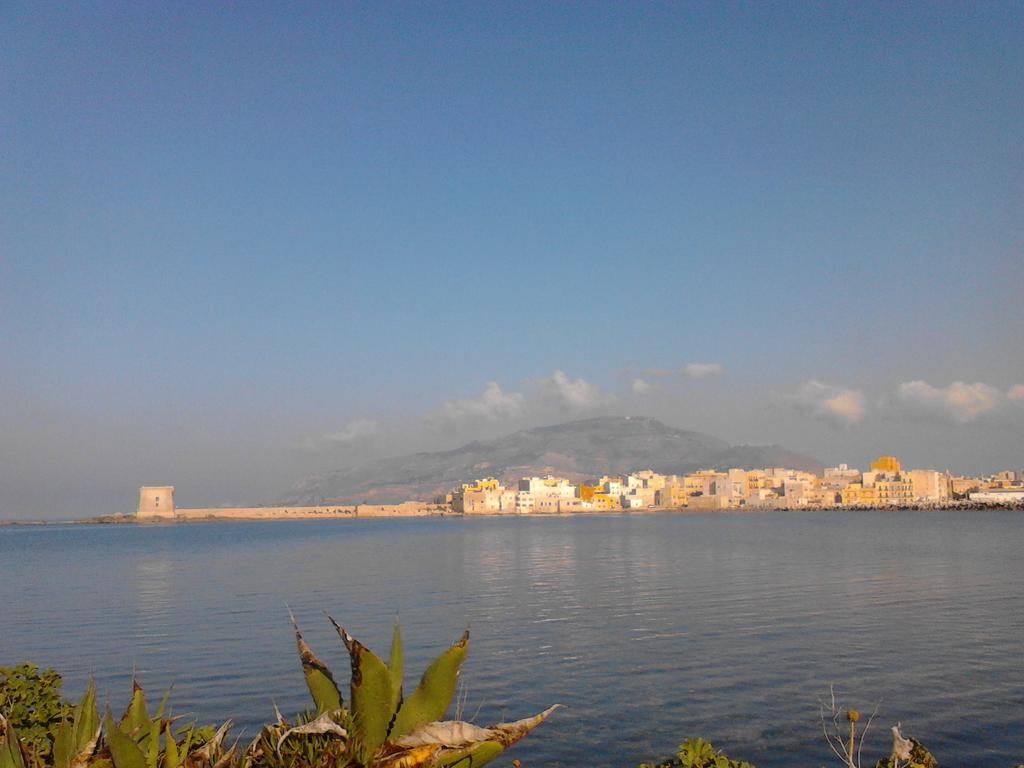 Sole E Fiori Di Sicilia Apartment Valderice Luaran gambar