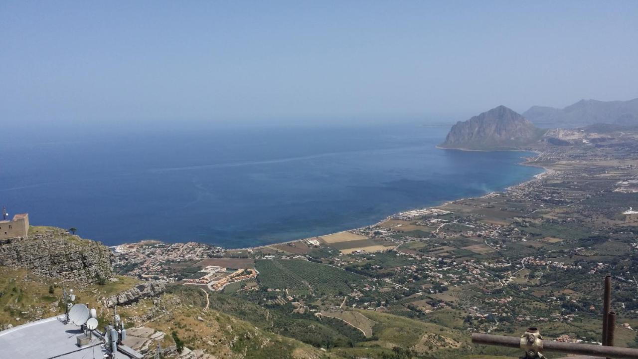 Sole E Fiori Di Sicilia Apartment Valderice Luaran gambar